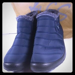 Winter Booties 8.5 Walkers Faux Fur NAVY BLUE